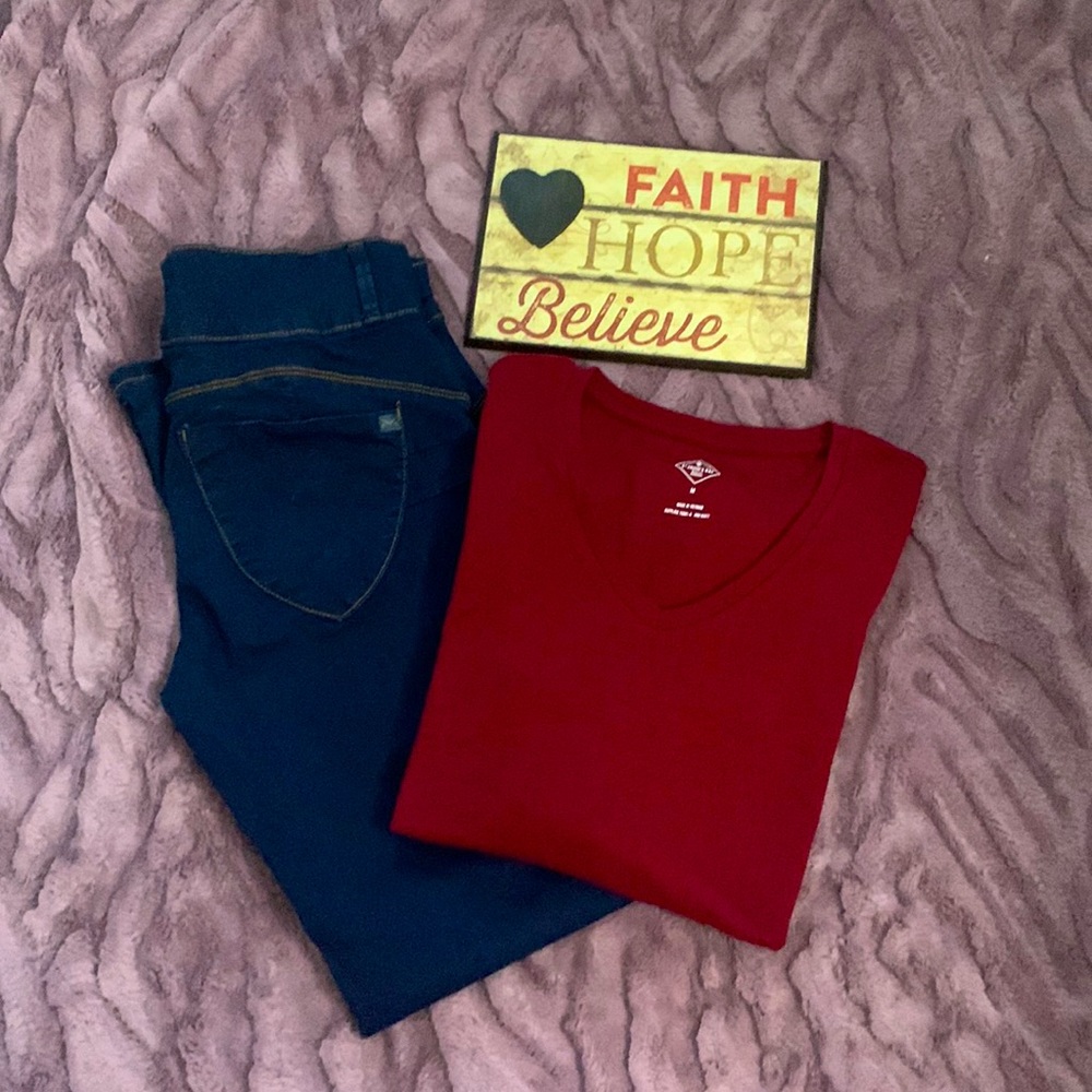 ❤️♥️ST. JOHNS BAY womens maroon long sleeve shirt. Size medium